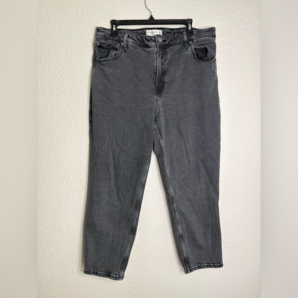 Abercrombie & Fitch Curve Love The Mom High Rise Faded Black Jeans 16 Short 33